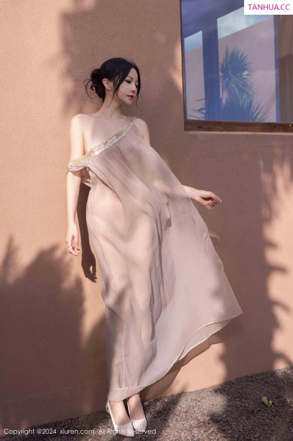 鱼子酱fish  [XiuRen]高清写真图 2024.11.22 No.9492 鱼子酱Fish 美腿性感第15张图片